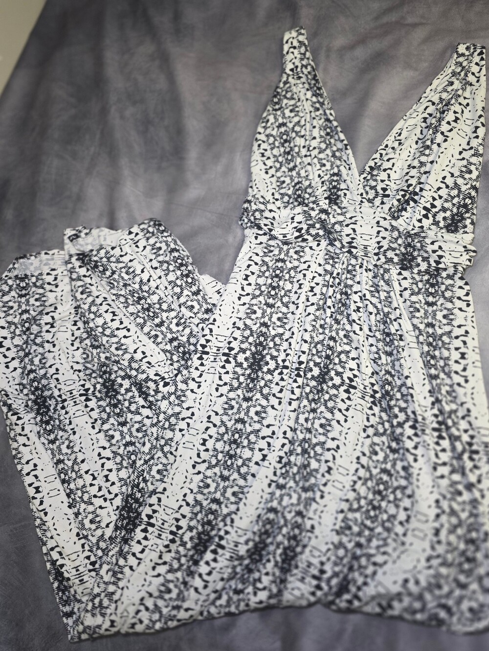 Lemon Tart Black & White Printed Sleeveless V-Neck Stretch Maxi Dress- Size XL